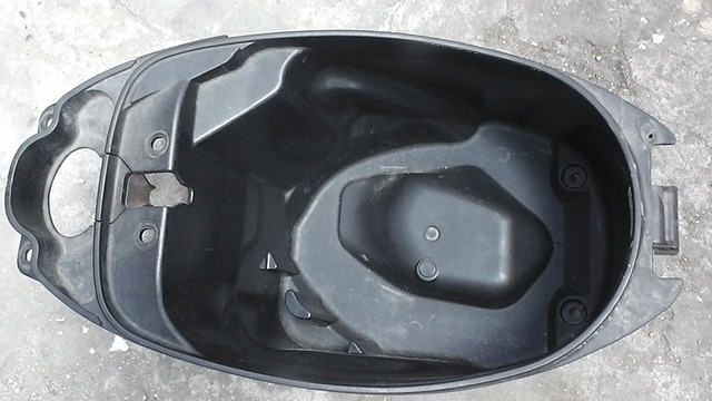 画像の拡大・明るさの変更ができます。 ディオチェスタ AF62-5103xxx の メットインボックスの画像2