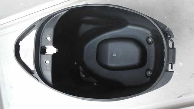 画像の拡大・明るさの変更ができます。 ジョルノ4スト GIORNO AF70-1033xxx の メットインボックスの画像2