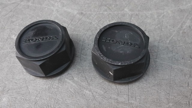 画像の拡大・明るさの変更ができます。 ジャイロUP TA01-1617xxx の ホイールカバーの画像1
