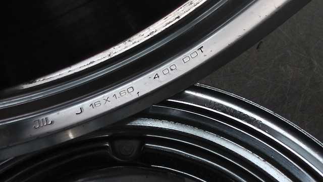 画像の拡大・明るさの変更ができます。 マグナ50 AC13-1017xxx の ホイールセットの画像4