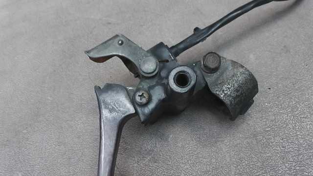 画像の拡大・明るさの変更ができます。 スーハ゜ーテ゛ィオSR AF28-1221xxx の 左 ブレーキホルダーの画像2