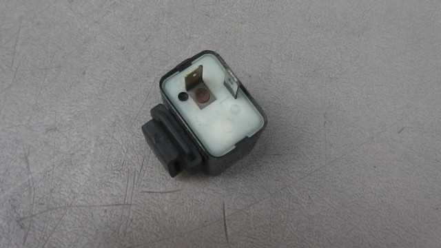 画像の拡大・明るさの変更ができます。 カブ 50 FI カスタム AA01 の ウインカー リレー の画像2