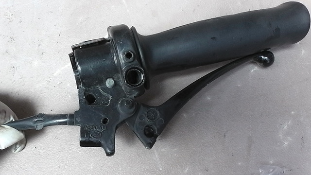 画像の拡大・明るさの変更ができます。 スーナー50SS RFBSB10BC5R431xxx の アクセルホルダーの画像3