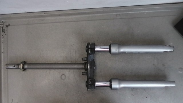 レッツ2S CA1PC-100xxx の フロントフォーク ステム