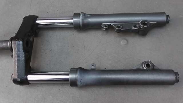 画像の拡大・明るさの変更ができます。 シグナス125SV SE07J-000xxx の フロントフォークの画像2