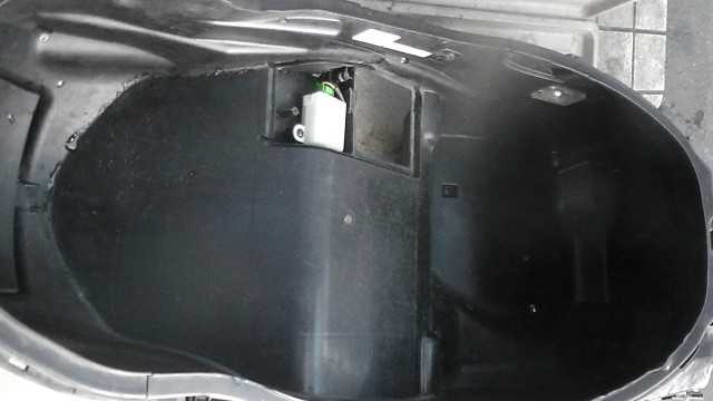 フォルツァZ MF08-1300 の メットイン ボックス