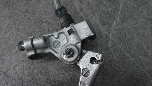 画像の拡大・明るさの変更ができます。 ヴェクスター125 CF42A-501 の ブレーキレバーホルダー 左の画像4