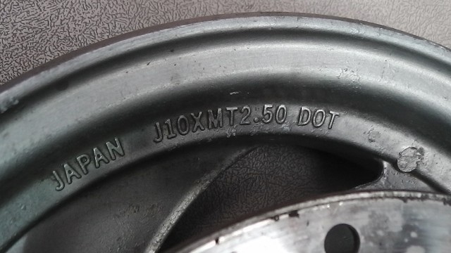 画像の拡大・明るさの変更ができます。 リード90(後期) HF05 の フロントホイールの画像4