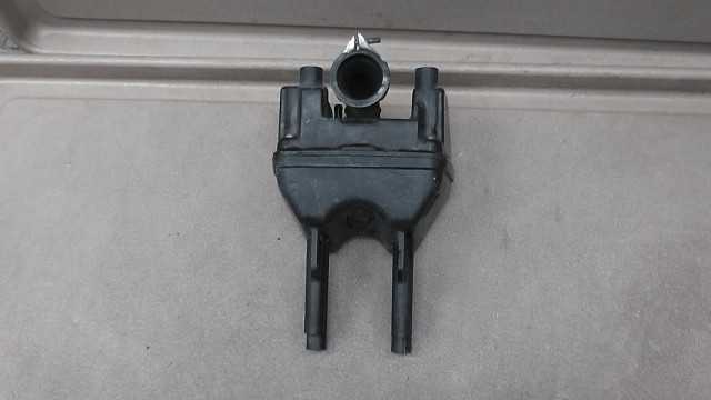 画像の拡大・明るさの変更ができます。 カブ12V AA01-1072の エアークリーナー ボックスの画像1