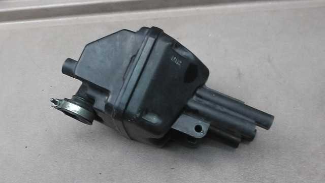 画像の拡大・明るさの変更ができます。 カブ12V AA01-1072の エアークリーナー ボックスの画像3