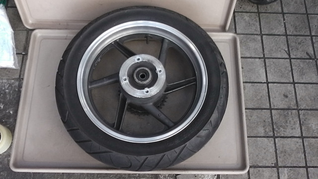 画像の拡大・明るさの変更ができます。 CB750 RC42-1002xxx の リアホイール タイヤの画像6
