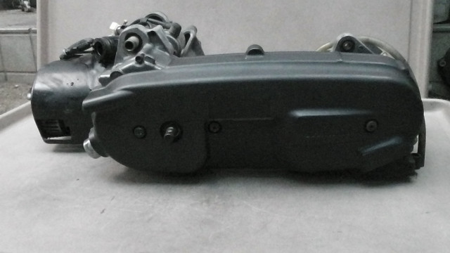 画像の拡大・明るさの変更ができます。 グランドアクシス100 SB01J-111xxx の エンジンの画像1