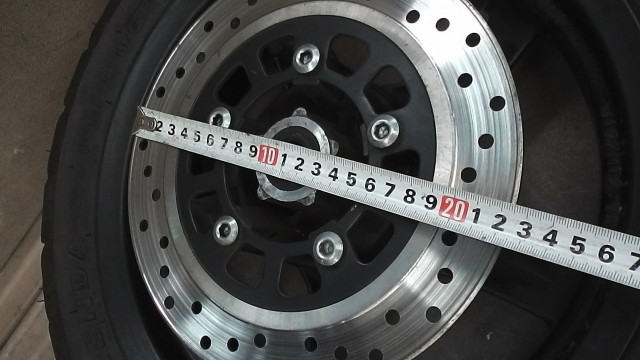 画像の拡大・明るさの変更ができます。 BW’S125 (FI) LPRSE45108Axxx の Fホイール タイヤ付の画像2