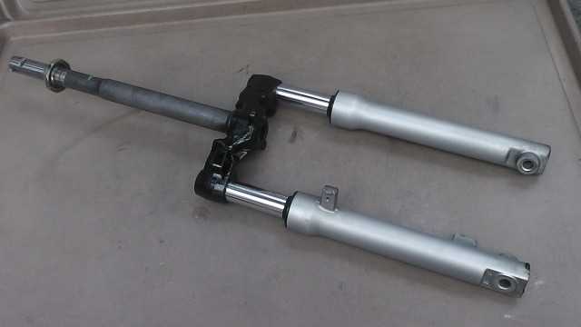 画像の拡大・明るさの変更ができます。 スーナー50SS RFBSB10BC5R433xxx の フロントフォークの画像1