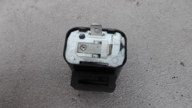 画像の拡大・明るさの変更ができます。 カブ50カスタム AA01-1060xxx の ウインカー リレー の画像4