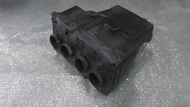 FZ400 4YR-008xxx の エアクリーナーボックス