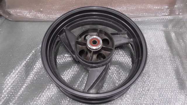 zzr400kリアホイール17インチ^_^ ZZR400 ZX400N-033xxx の リアホイール